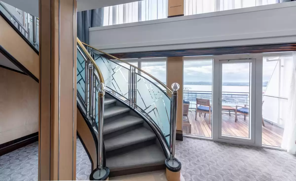 le Queen Mary 2 :   11