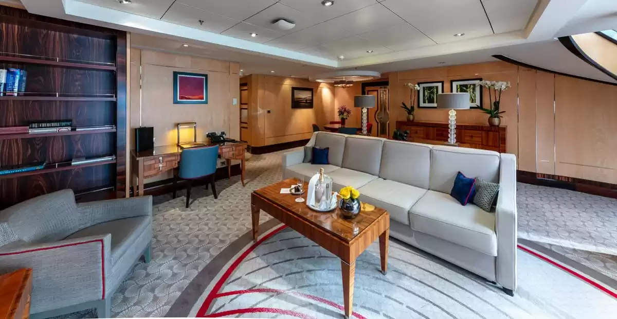 le Queen Mary 2 :   18