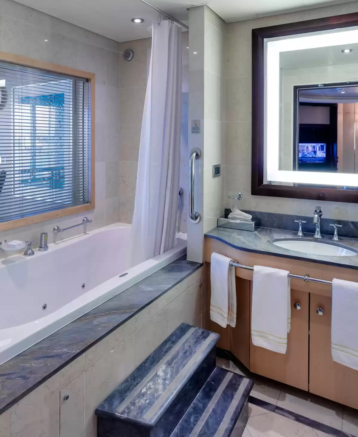 le Queen Mary 2 :   38