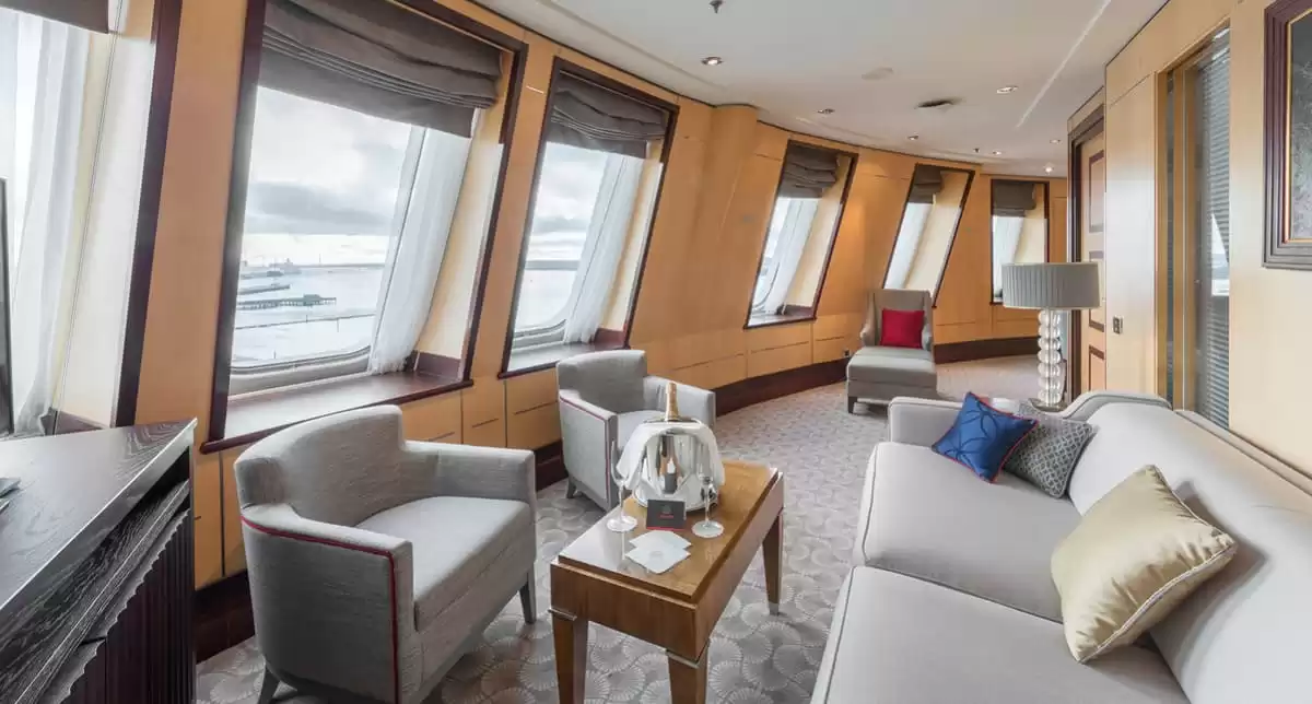 le Queen Mary 2 :   53