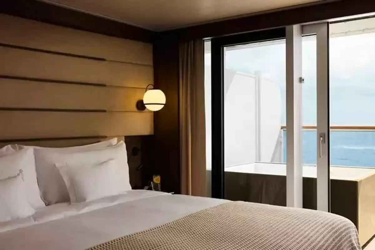 le EXPLORA III :   12