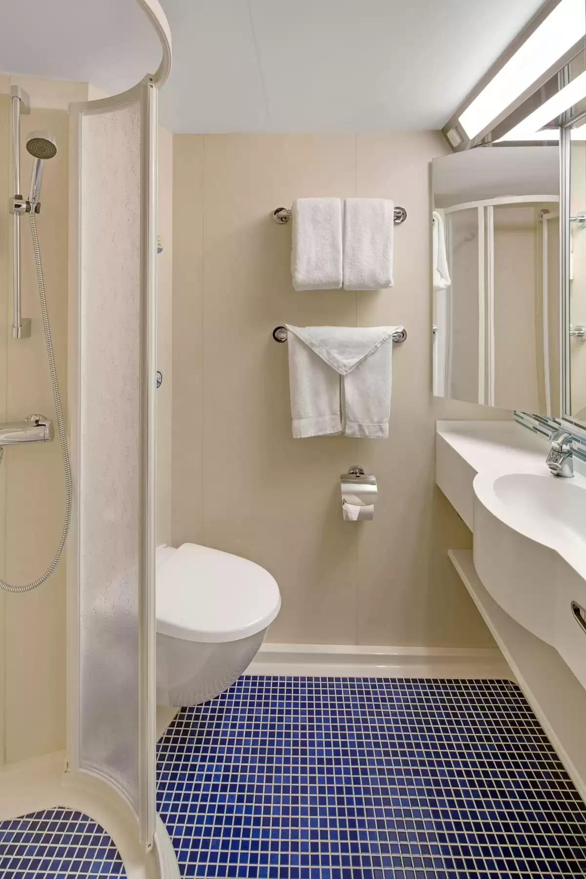 le Jewel of the Seas :   22