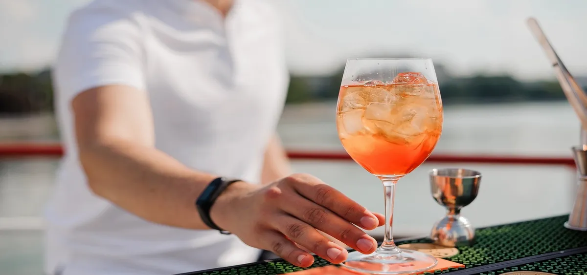 5 – BARS & SALONS <br> COCKTAILS SIGNATURE & AMBIANCE LIVE