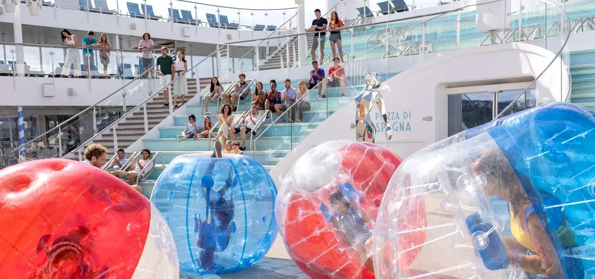 2- PIAZZA DI SPAGNA <br> LE CINÉ-CONCERT EN PLEIN AIR