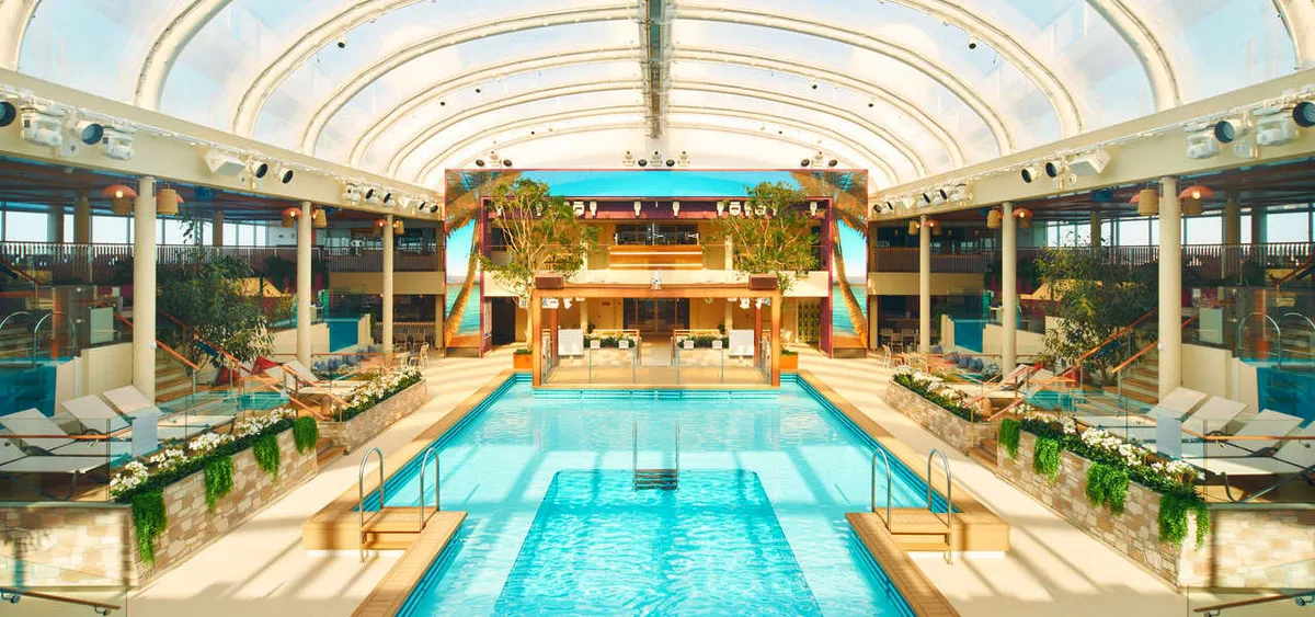 3- LA SPIAGGIA BEACH CLUB <br>DJ SETS, COCKTAILS & FÊTE NON-STOP