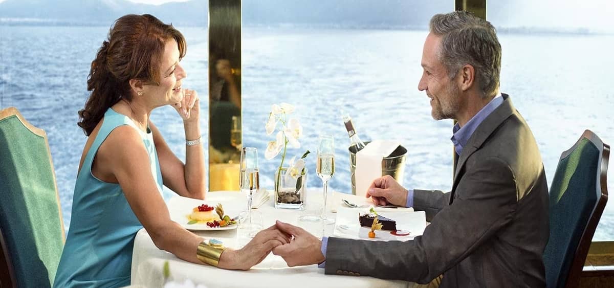 4- SURF & TURF RESTAURANT<br>LE RENDEZ-VOUS DES ÉPICURIENS