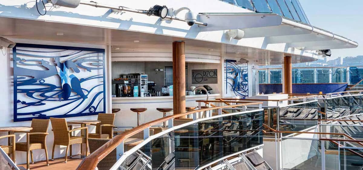 1- HORIZON BAR<br>COUCHERS DE SOLEIL, VERRE À LA MAIN