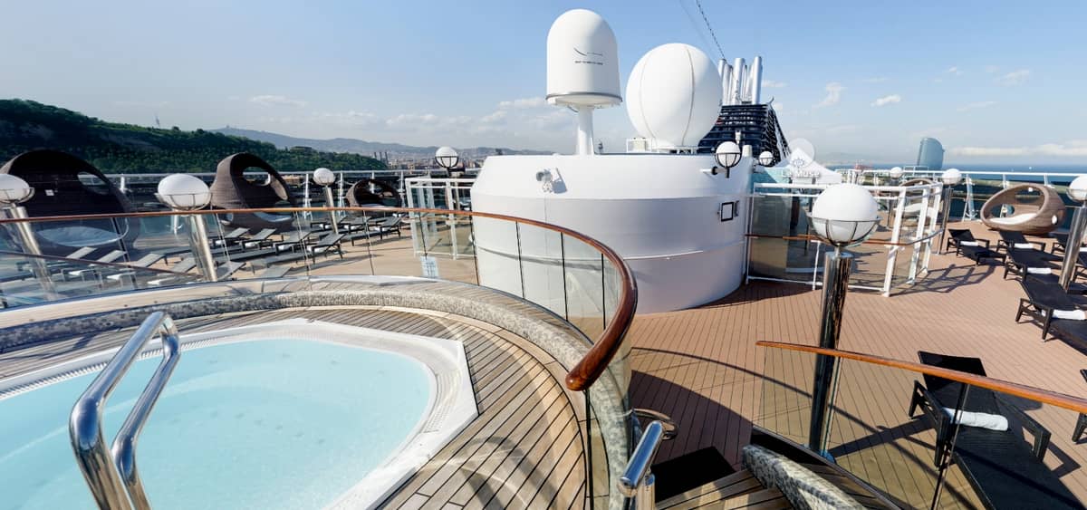 4- TOP 18 SOLARIUM — DÉTENTE EXCLUSIVE SUR LE PONT SUPÉRIEUR