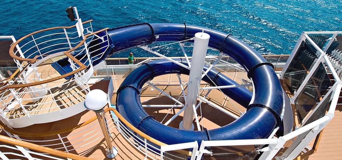 1- AQUA PARK<br>AMBIANCE FESTIVE AVEC 150 JETS D’EAU