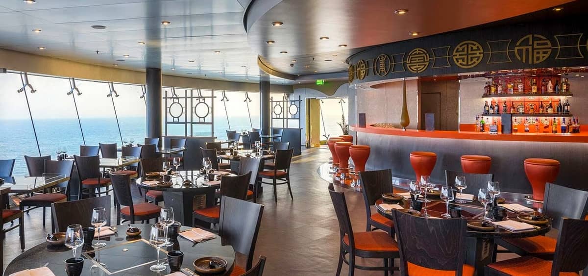 2- SEA PAVILION BY JEREME LEUNG<br>HOT POT AVEC VUE MER