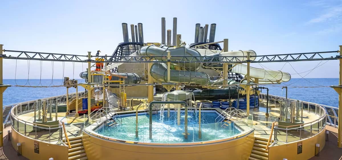 2- SAVANNAH AQUAPARK<br>TOBOGGANS ET JEUX D’EAU POUR PETITS ET GRANDS