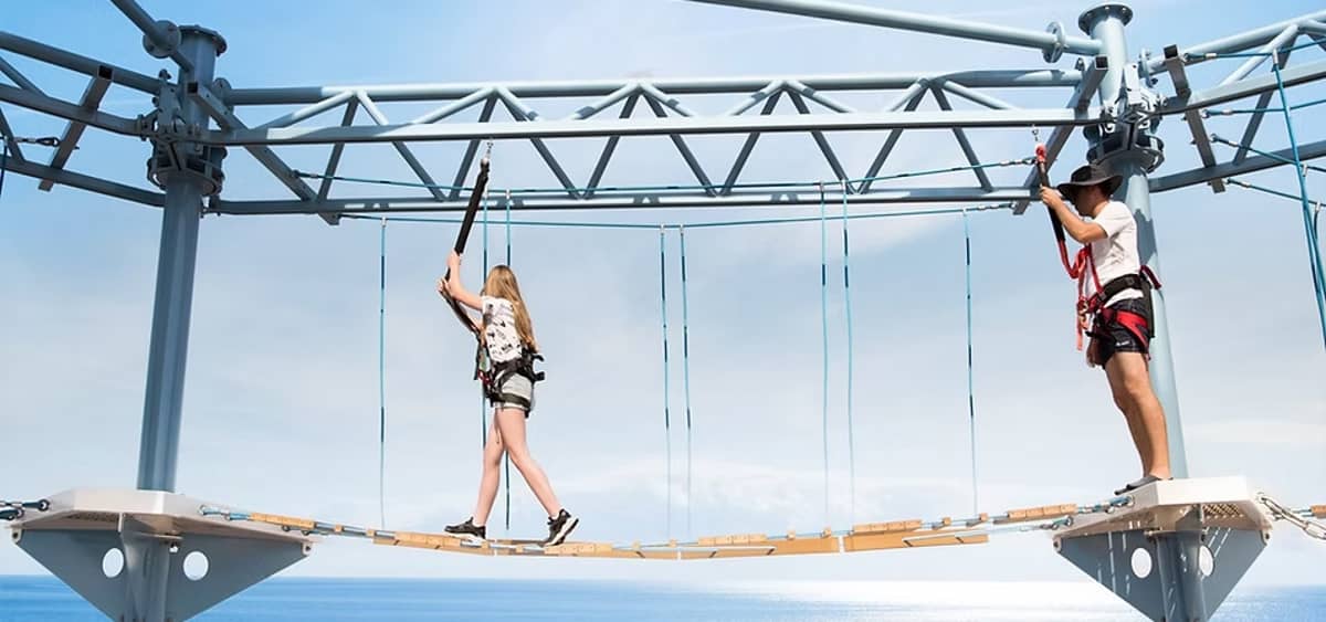 3- HIMALAYAN BRIDGE<br>MARCHEZ ENTRE CIEL ET MER