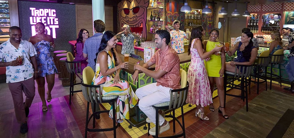 2- PESKY PARROT<br>L’INCONTOURNABLE BAR TIKI DE LA ROYAL PROMENADE