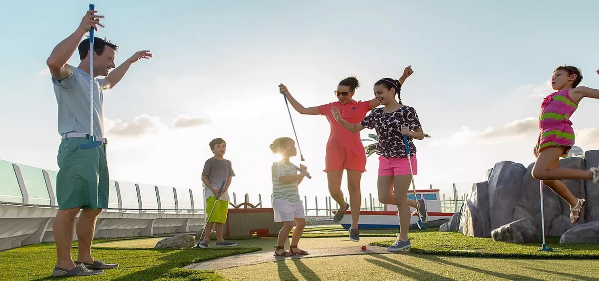 4- MINIGOLF<br>UN GREEN FACE À L’OCÉAN