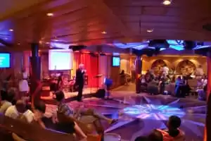 Spectacles et animations au Spotlight Lounge