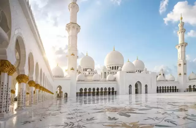À Abu Dhabi