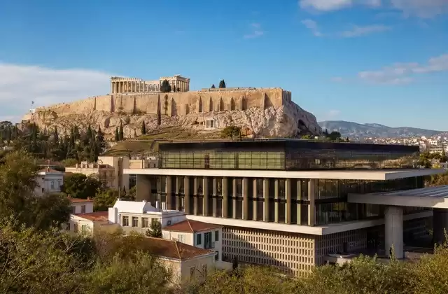 À Athènes