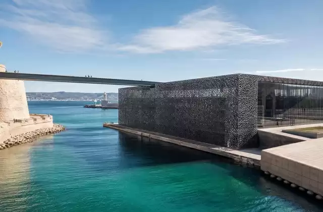 À Marseille