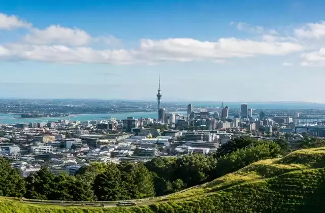À Auckland