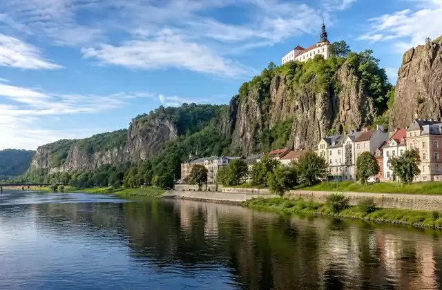 À Děčín