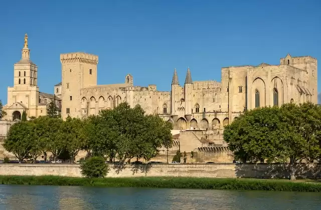 À Avignon