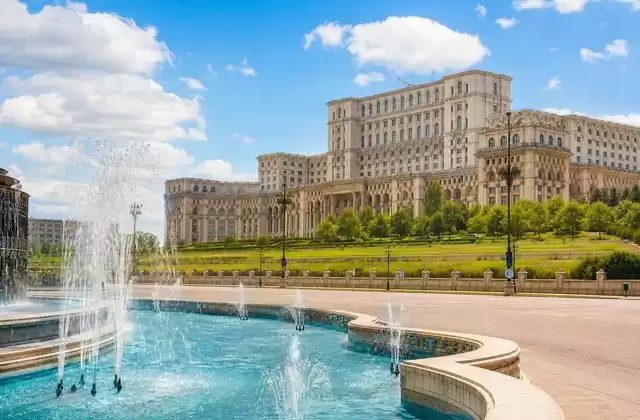 À Bucarest