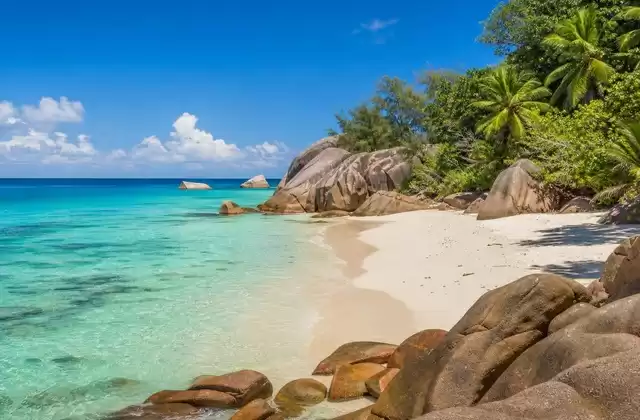 À Anse Lazio
