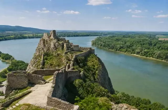Au château de Devín
