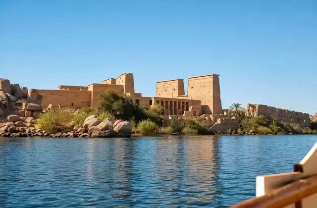 Le temple de Philae en bateau