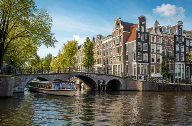 Amsterdam depuis les canaux