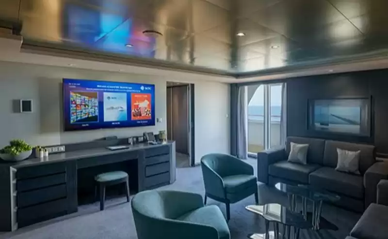 Yacht Club Royale Suite